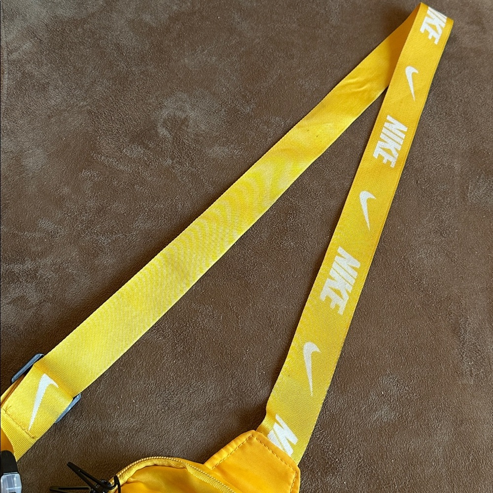 Nike Sportswear Essentials Crossbody Bag, Yellow - Picture 5 of 14